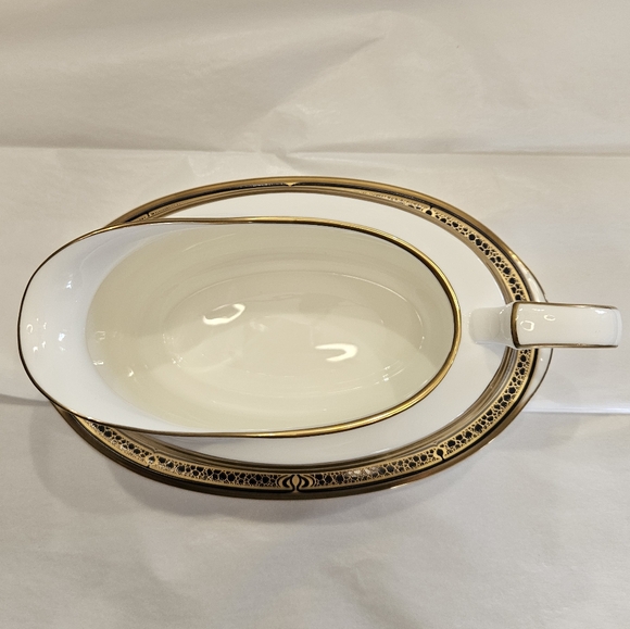 Noritake"Icon" pattern gravy boat with tray. - Picture 4 of 11